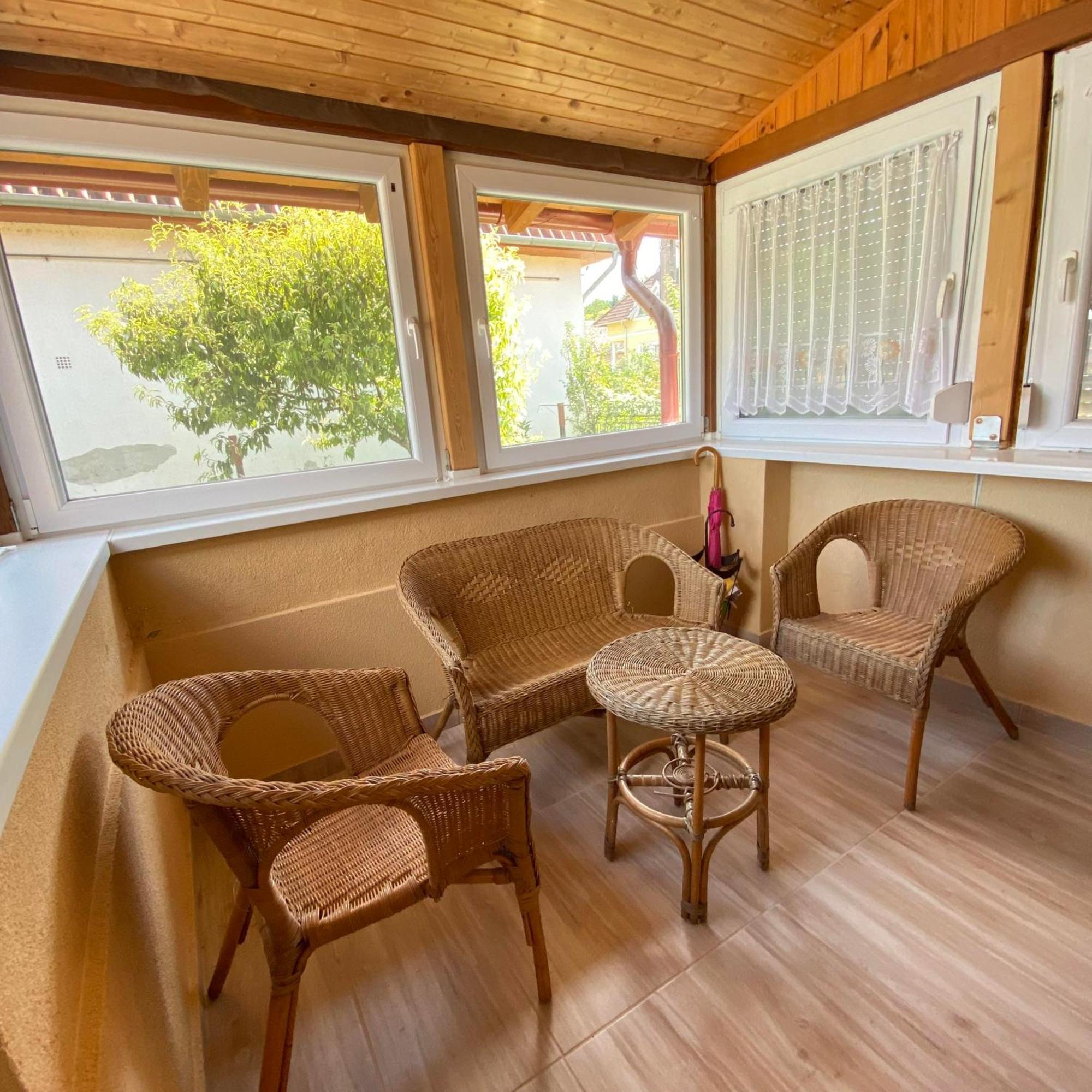 Perla Vendeghaz Igal Apartment Exterior photo